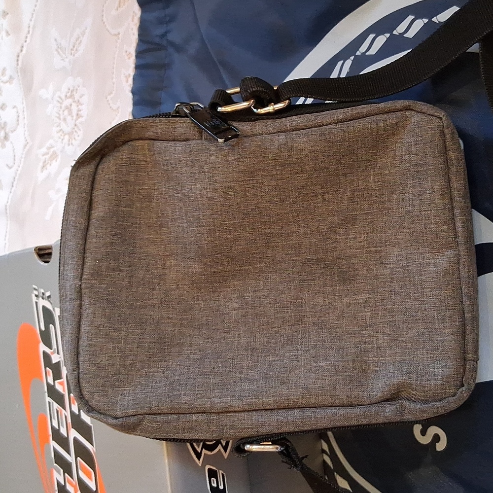 Skechers Black, Red & Gray Womans Sneakers, Key Chain, Messenger Bag & Backpack - Picture 4 of 13